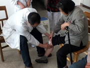 为老人检查1