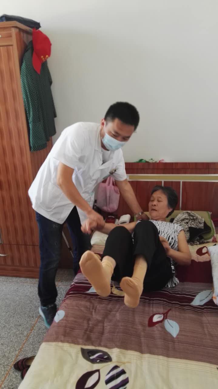 中铁四局六公司爱心义诊